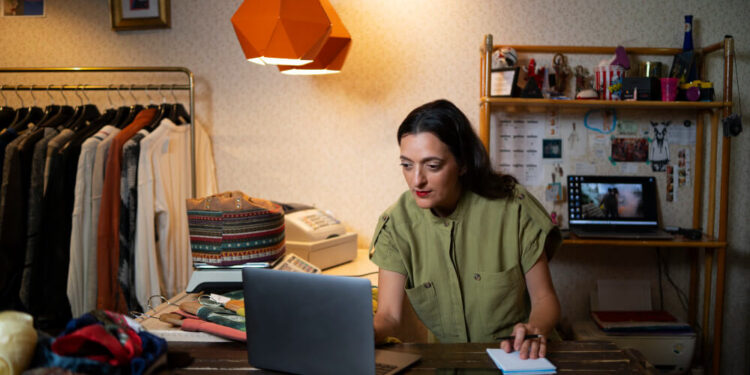 Top 5 Reasons to Launch an Online Company Store for Your Employees