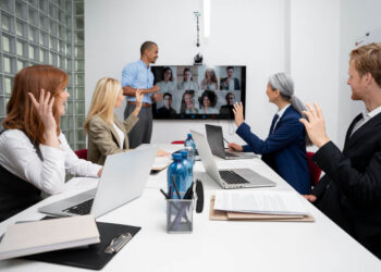 Effective Employee Performance Reviews in Remote and Hybrid Work Environments