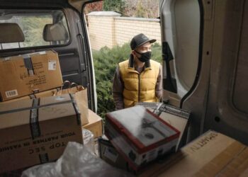 When Businesses Should Consider Outsourcing Fulfillment Services